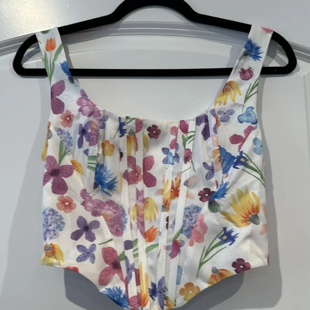 **NWOT** Floral Crop Top - Picture 2 of 5